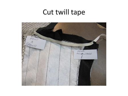 Cut twill tape. Mark seam allowance and then pull 1 cm as shown.