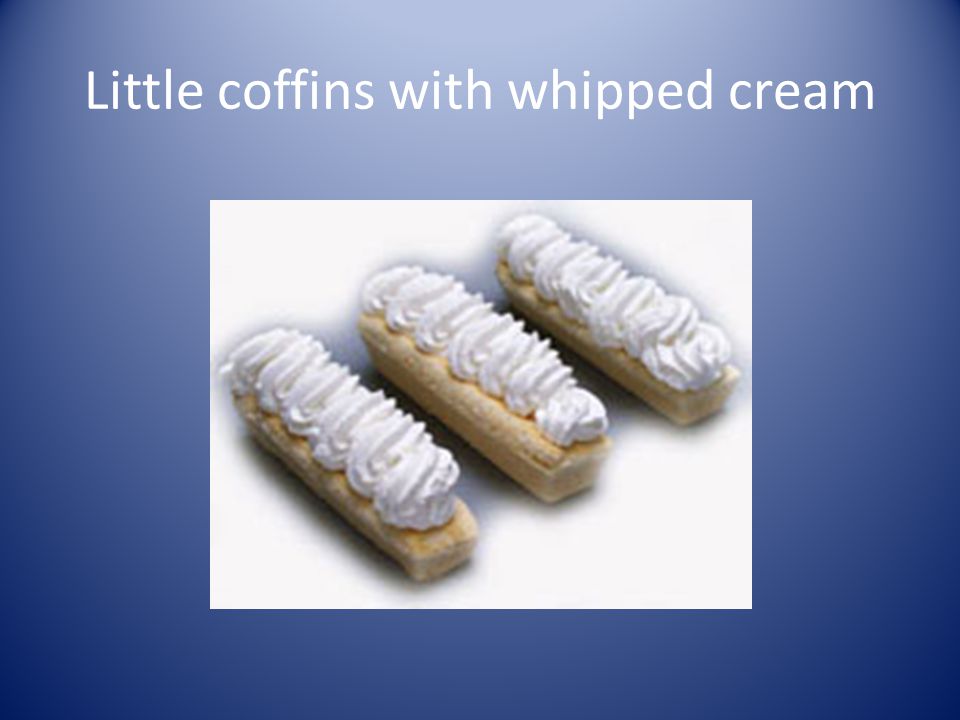 Little coffins with whipped cream