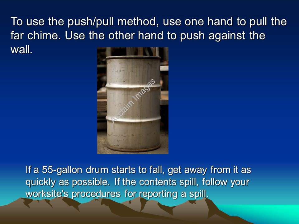 To use the push/pull method, use one hand to pull the far chime