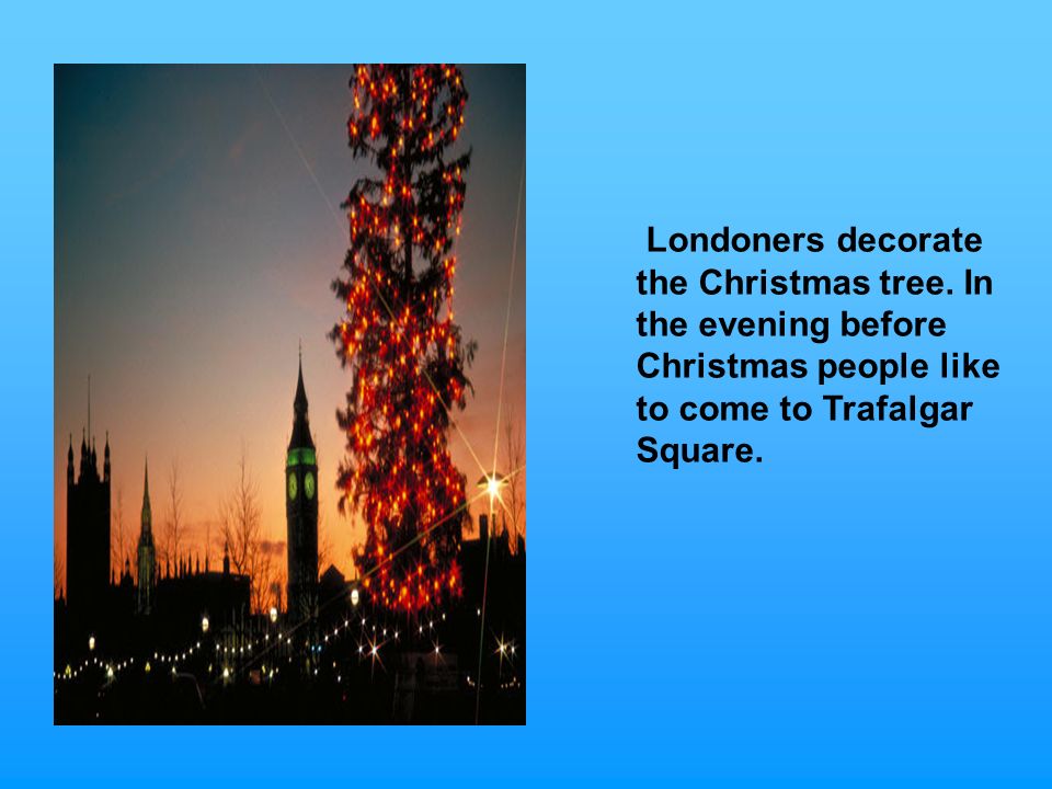 Londoners decorate the Christmas tree
