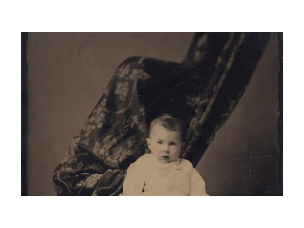 Скрытое фото мам. Спрятанная мать Викторианская эпоха снимки. Фото спрятанная мать Викторианская эпоха. Фотография спрятанная мать. Фото спрятанная волосами мать.
