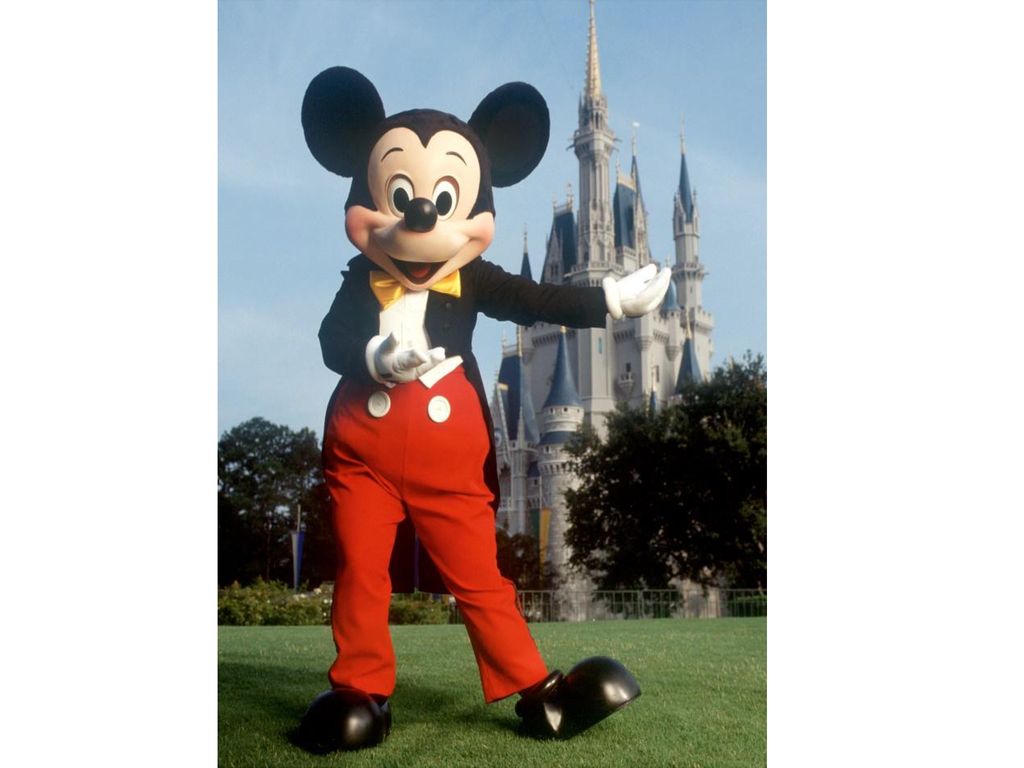 Уолт дисней микки. Уолт Дисней и Микки Маус. Mickey Mouse Уолта Диснея. Микки Маус и Уолт Диснейленд. Микки Маус волшебное королевство.