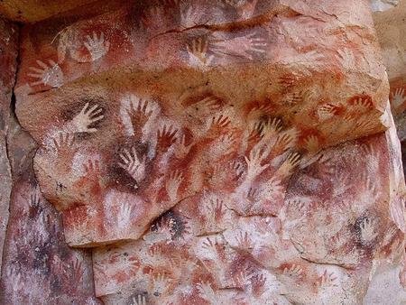 CUEVA DE LAS MANOS “The Cave of the Hands” Made from 8000 BCE to 500 BCE Most likely created with a spraying pipe.