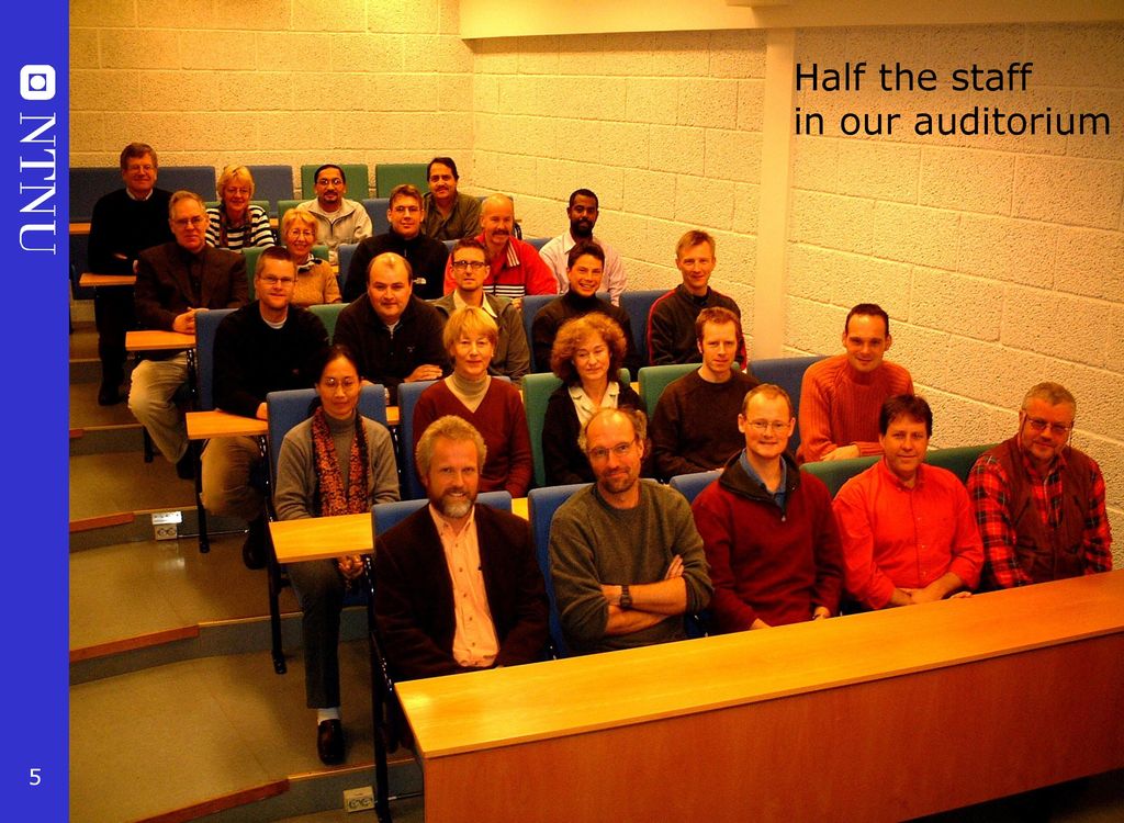 Half the staff in our auditorium Her er ca halvparten av oss