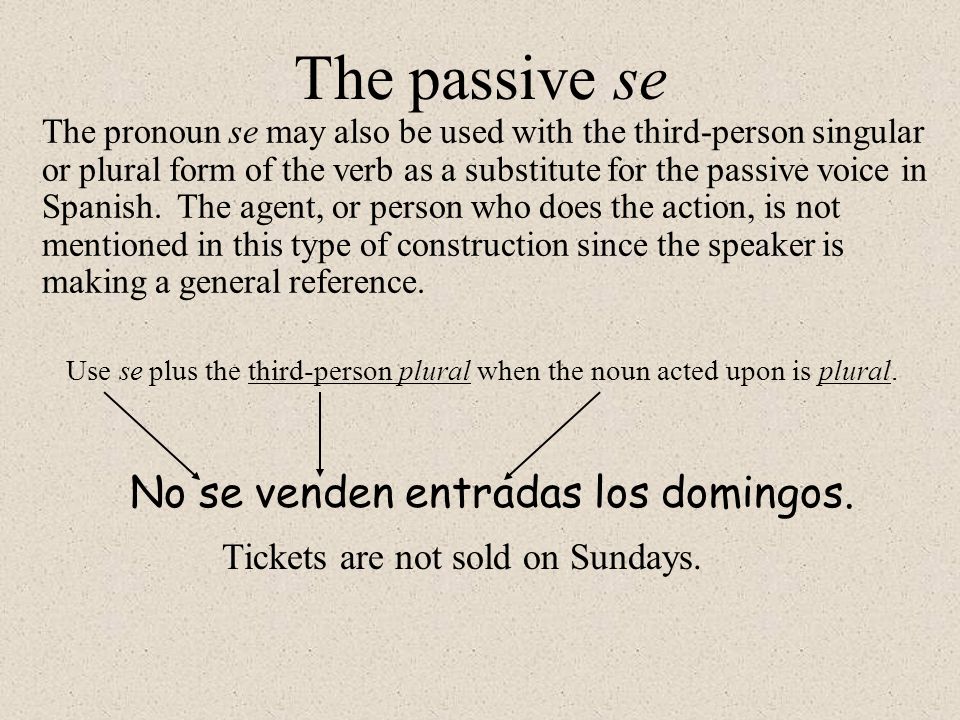The passive se No se venden entradas los domingos.